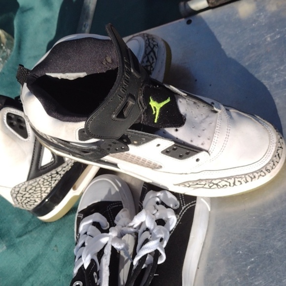 Stylish Black and White Nike Sneakers(2 Pair) - Picture 2 of 5